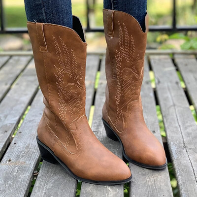 Κεντημένες λευκές γυναικείες μπότες Western 2023 Φθινοπωρινό Slip On Ψηλοτάκουνα Μπότες Cowboy Woman Plus μέγεθος 43 μύτη Mid Calf Botas