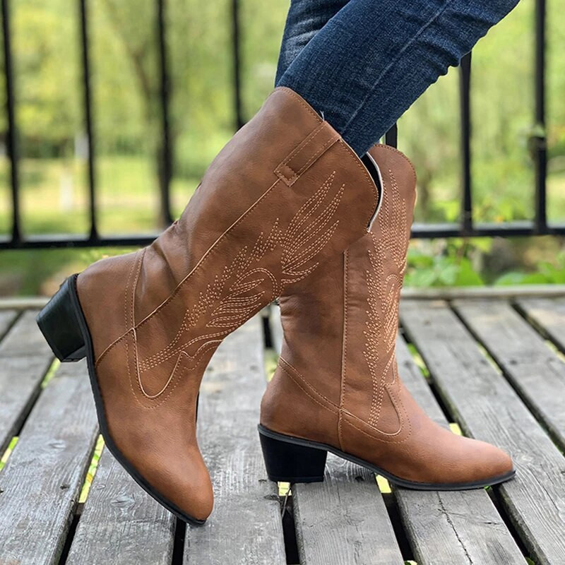 Κεντημένες λευκές γυναικείες μπότες Western 2023 Φθινοπωρινό Slip On Ψηλοτάκουνα Μπότες Cowboy Woman Plus μέγεθος 43 μύτη Mid Calf Botas