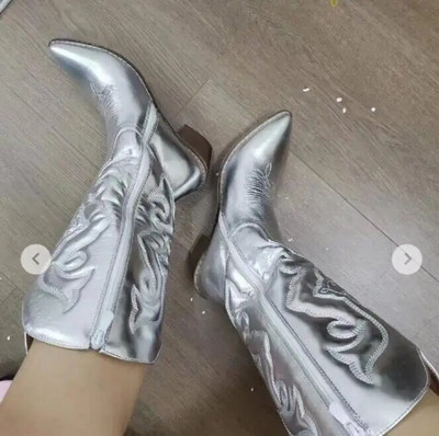 Cizme occidentale cowboy cowgirl roz pentru femei 2022 cu fermoar brodat vârf ascuțit toc stivuit la jumătatea gambei toamnă cizme la modă pantofi