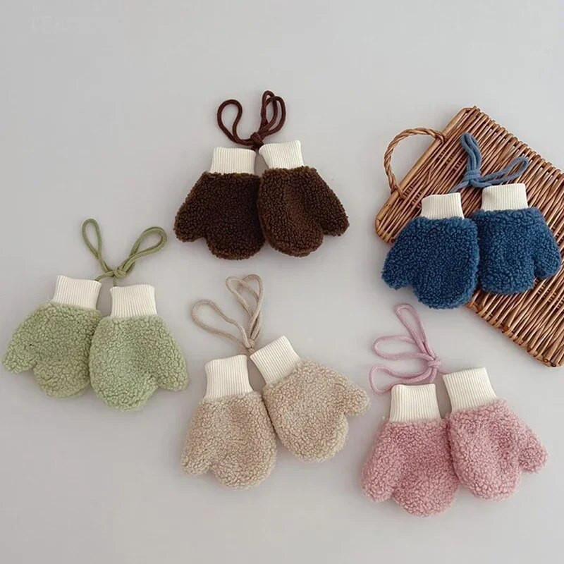 Pakse lambavill soojad poisid Tüdrukud Beebikindad Talvised Lapsed Täissõrmega kindad koos köitega Lapse multifilm karu lumekindad õues