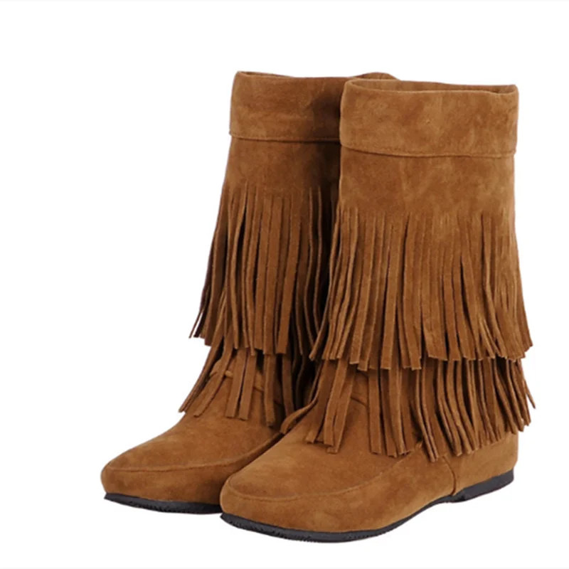 Γυναικείες χειμερινές μπότες με στρογγυλές φούντες