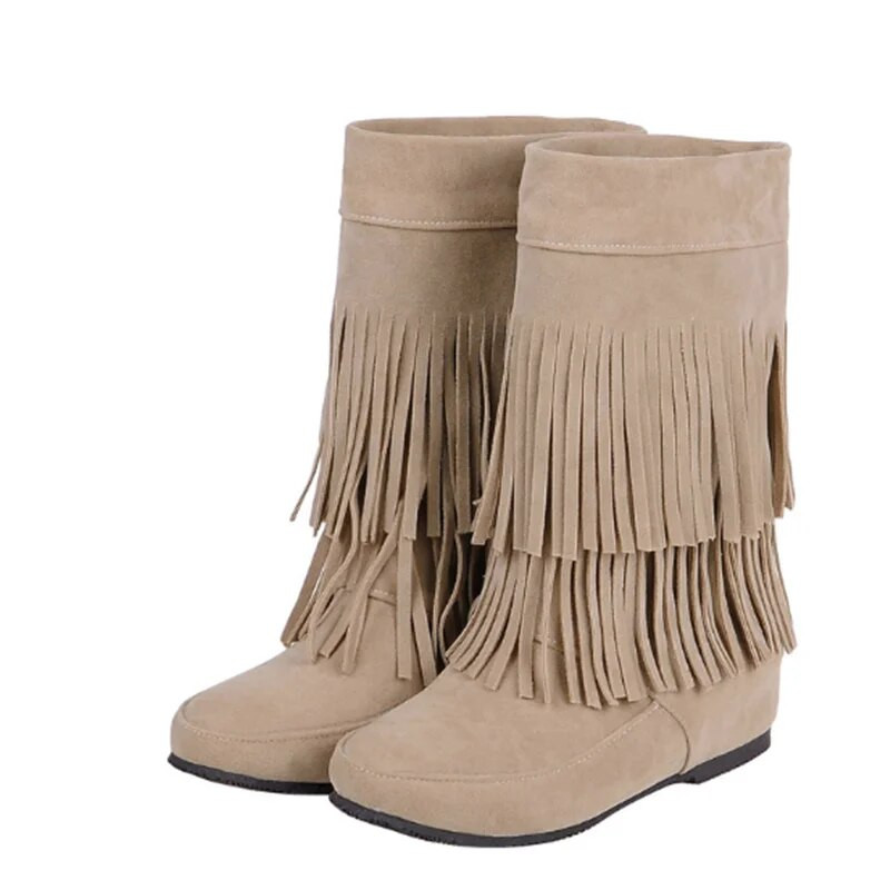 Γυναικείες χειμερινές μπότες με στρογγυλές φούντες