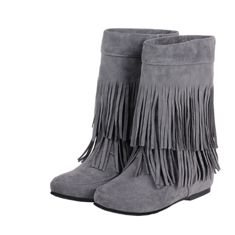 Γυναικείες χειμερινές μπότες με στρογγυλές φούντες