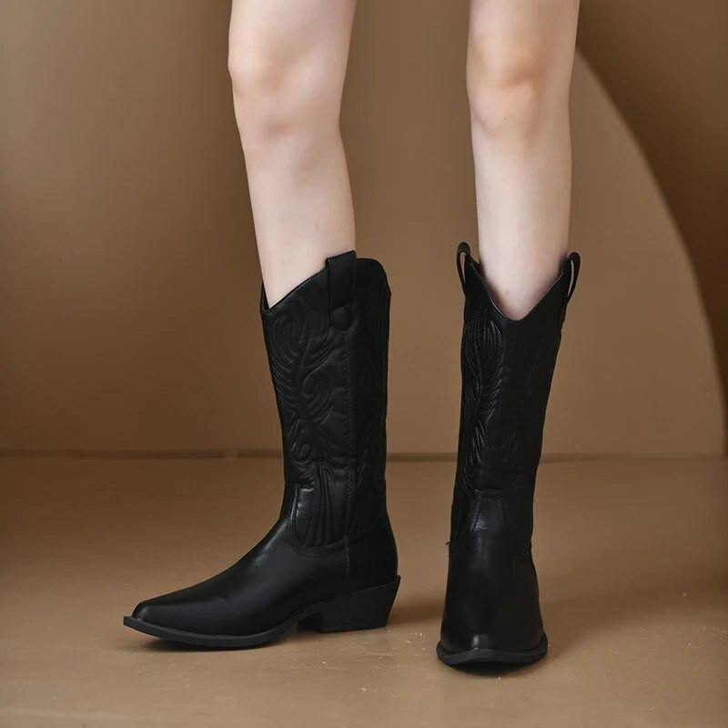 Tikitud mustad kauboisaapad, naiste 2023. aasta sügissaapad, terava varbaga, sääre keskosa saapad, naiste nahast paksud kontsad Botas De Mujer