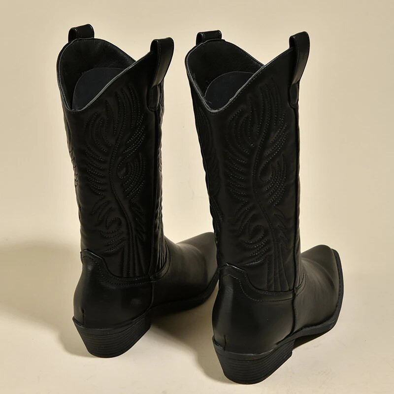 Tikitud mustad kauboisaapad, naiste 2023. aasta sügissaapad, terava varbaga, sääre keskosa saapad, naiste nahast paksud kontsad Botas De Mujer