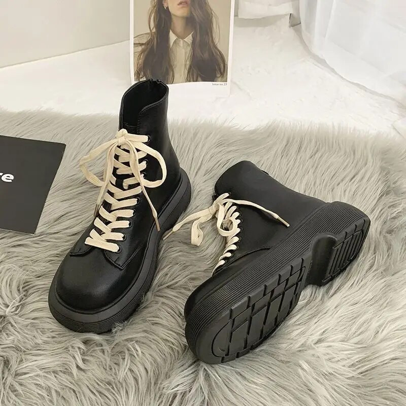 2023 Νέες χειμερινές μπότες μοτοσικλέτας Γυναικείες μπότες βρετανικού στιλ γοτθικό πανκ γοτθικό μποτάκι με χαμηλό τακούνι Γυναικεία παπούτσια Martin Μπότες