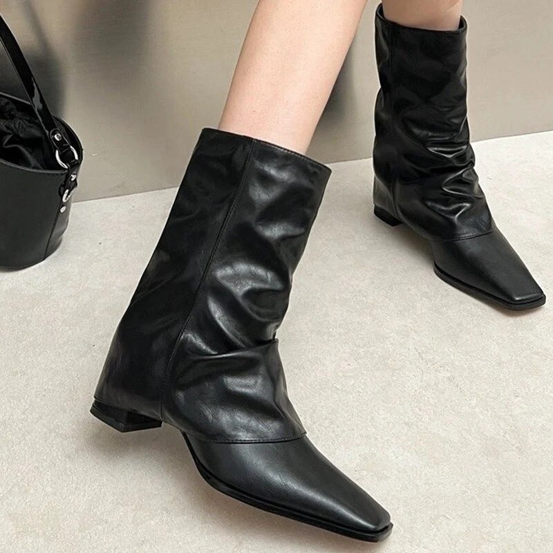 2023 Γυναικείες πλισέ Mid Calf Chelsea Boots Χειμερινά νέα παπούτσια με χαμηλά τακούνια Ογκώδεις μπότες μοτοσικλέτας Square Toe Goth Snow Botas Pumps