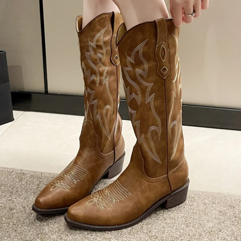 Női orrú csizma 2023 új téli női cipők vaskos sarkú lábszárközép lovaglócsizmák női divatos női cowboy csizmák