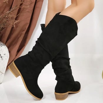 Σύγχρονες μπότες αγελάδας σουέτ 2023 Hot sale τετράγωνο γυναικείο παπούτσια χειμερινά slip-on στρογγυλά δάχτυλα Γυναικείες μπότες με πλισέ με χαμηλό τακούνι