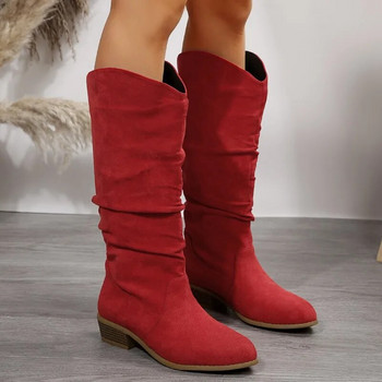 Σύγχρονες μπότες αγελάδας σουέτ 2023 Hot sale τετράγωνο γυναικείο παπούτσια χειμερινά slip-on στρογγυλά δάχτυλα Γυναικείες μπότες με πλισέ με χαμηλό τακούνι