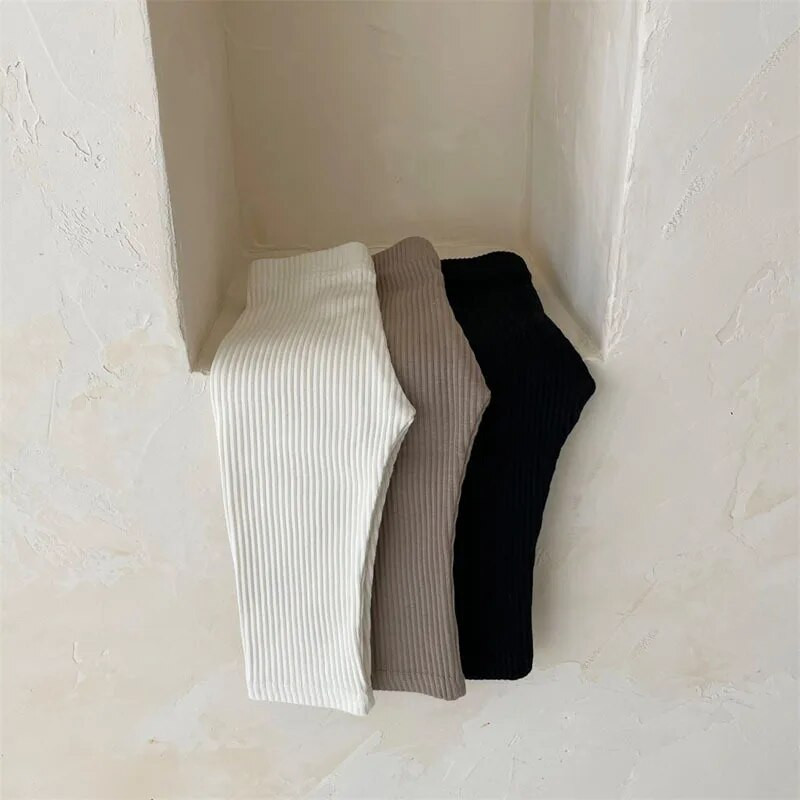 2022. aasta sügise beebipüksid, ühevärvilised elastsed vöökohad, soonikud, puuvillased säärised, pehmed mugavad pikad püksid, stiil, poisid, tüdrukud, riided