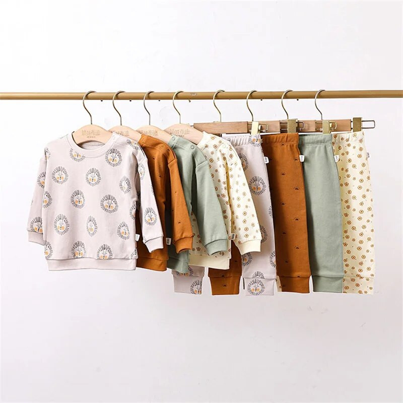 Uued sügistalvised beebiriided, puuvillased trükised, pikkade varrukatega topp + püksid, armsad imikute koduriided, ülikonnad