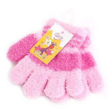 Χαριτωμένο παιδί με ζεστά χειμωνιάτικα γάντια για μικρό παιδί πλεκτά γάντια ουράνιο τόξο