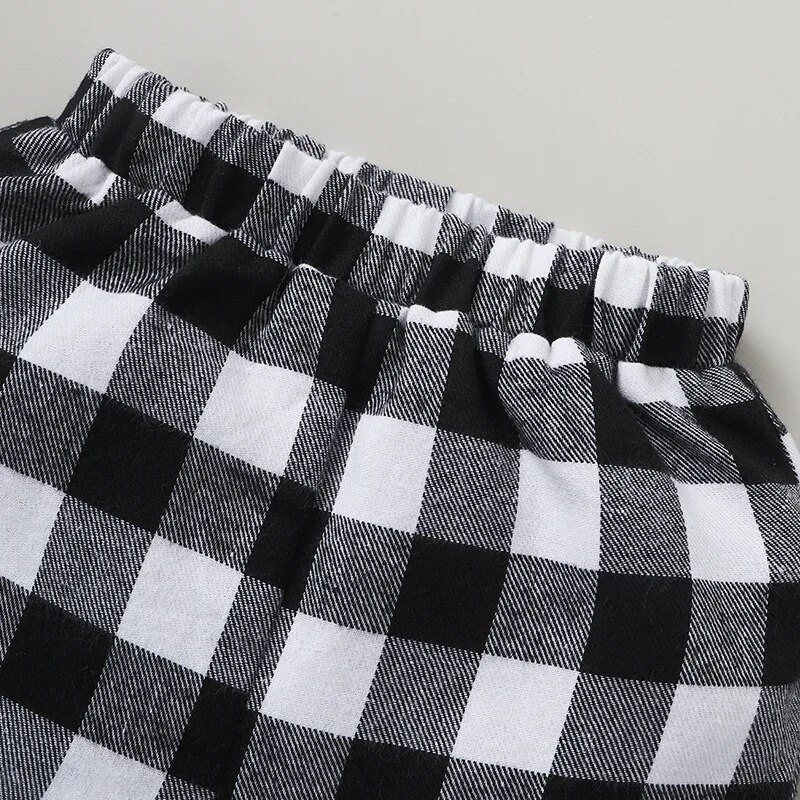 Бебешко горнище с къс ръкав с букви + къси панталони Бебешка ежедневна тениска Карирани панталони Комплект от две части