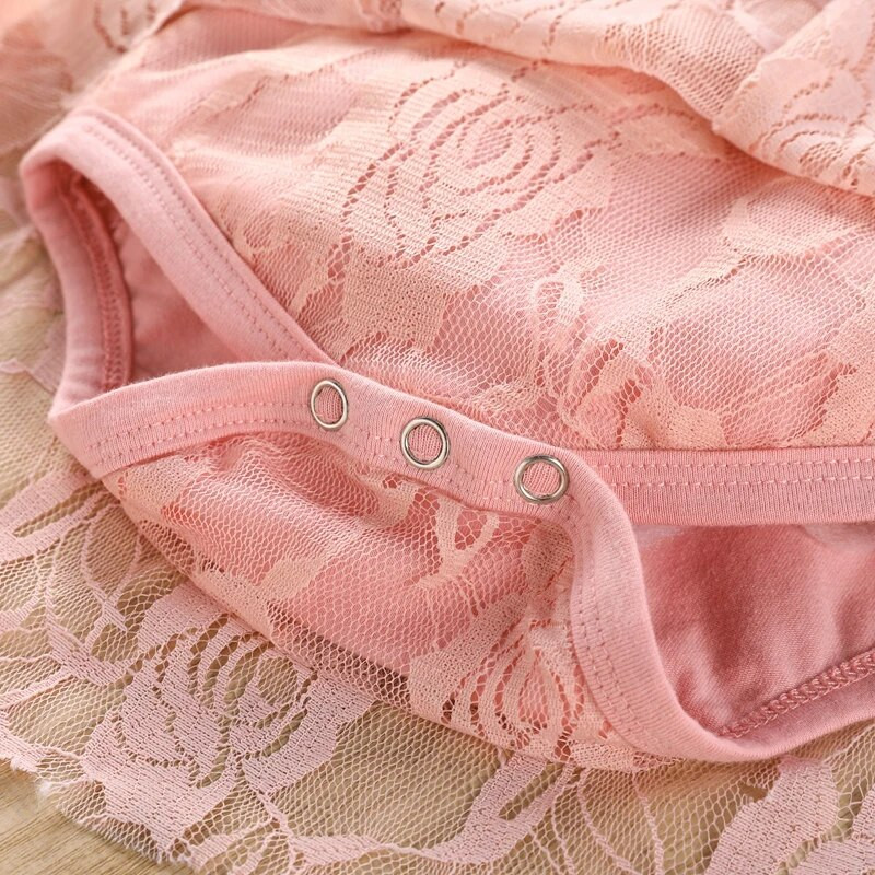 Hlače za male djevojčice Jesen Proljeće Prekrasne čipkaste kombinezone dugih rukava s tiskanim slovima Dječji slatki kombinezoni za igru