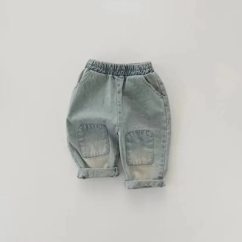 7470 Baby Pant Jeans Jesen 2023 Jednostavne modne isprane traperice za dječake Bijele krpice Mekane traperice Ležerne hlače