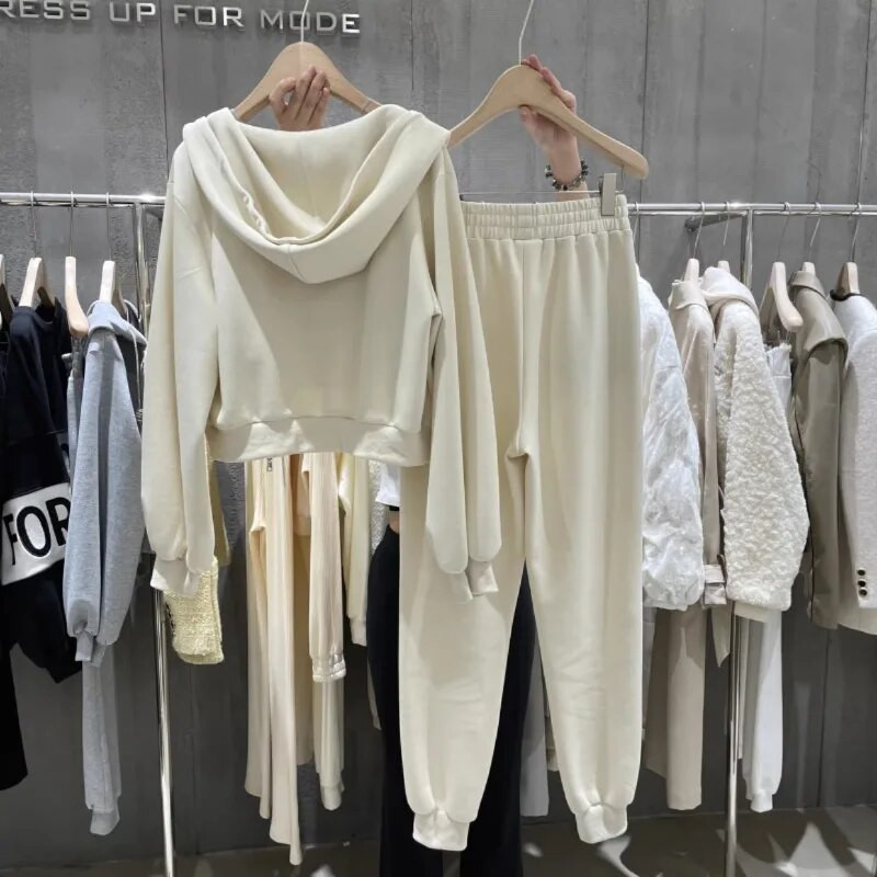 Дамски есенни ежедневни спортни комплекти от три части Модно палто с дълъг ръкав и качулка с камизола Еластична талия Jogger Панталони Костюм за бягане