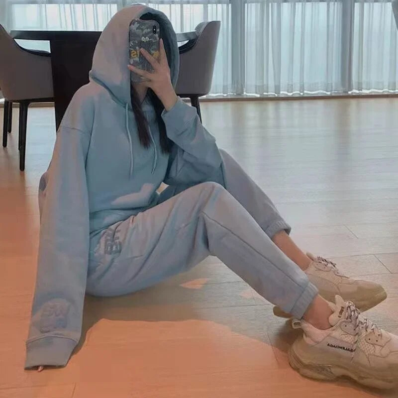 Пролетно-есенен син спортен костюм Дамски 23 Нов свободен пуловер с качулка Отпечатани букви Спортни панталони за бягане с еластична талия Комплекти от 2 части