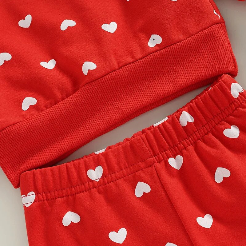 Újszülött baba Valentin-napi zárható szett piros szívmintás hosszú ujjú felső és elasztikus deréknadrág csecsemő alkalmi ruhák