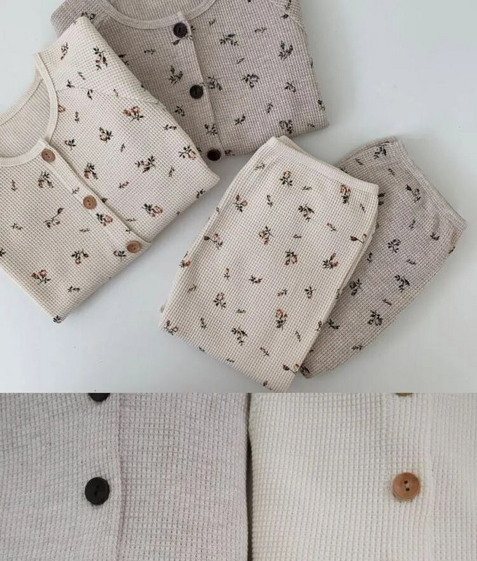 Aranyos kisgyermek babaruha szettek 2db Divatos lányok fiúk hosszú ujjú gofrigombos felsők+leggings nadrágok baba szett ruhák 0-24 M