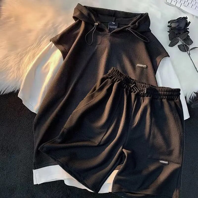 Nyári nagy méretű férfi sportruha Légáteresztő alkalmi viselet Vad High Street Chic Fake Kétrészes alkalmi póló + egyszerű rövidnadrág