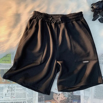 Nyári nagy méretű férfi sportruha Légáteresztő alkalmi viselet Vad High Street Chic Fake Kétrészes alkalmi póló + egyszerű rövidnadrág