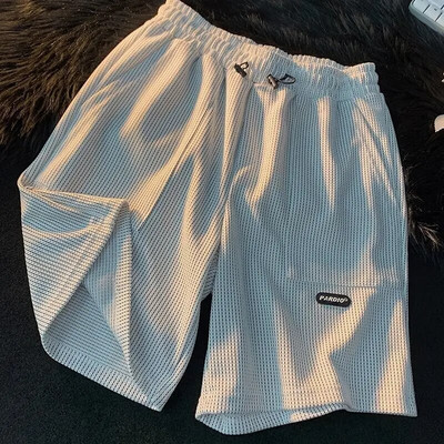 Nyári nagy méretű férfi sportruha Légáteresztő alkalmi viselet Vad High Street Chic Fake Kétrészes alkalmi póló + egyszerű rövidnadrág