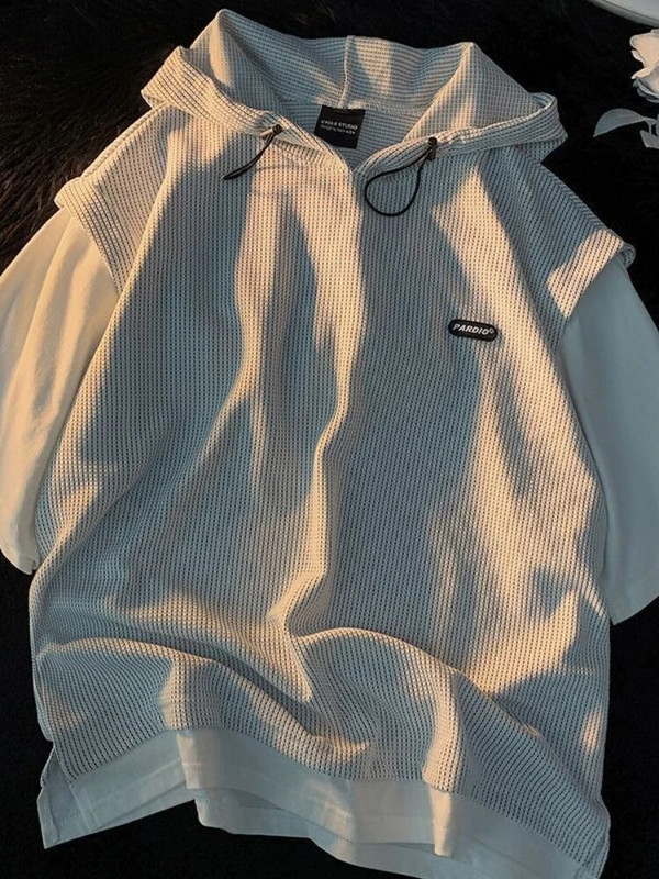 Nyári nagy méretű férfi sportruha Légáteresztő alkalmi viselet Vad High Street Chic Fake Kétrészes alkalmi póló + egyszerű rövidnadrág