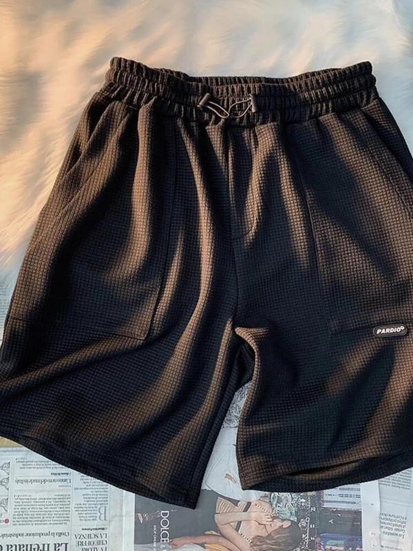 Nyári nagy méretű férfi sportruha Légáteresztő alkalmi viselet Vad High Street Chic Fake Kétrészes alkalmi póló + egyszerű rövidnadrág