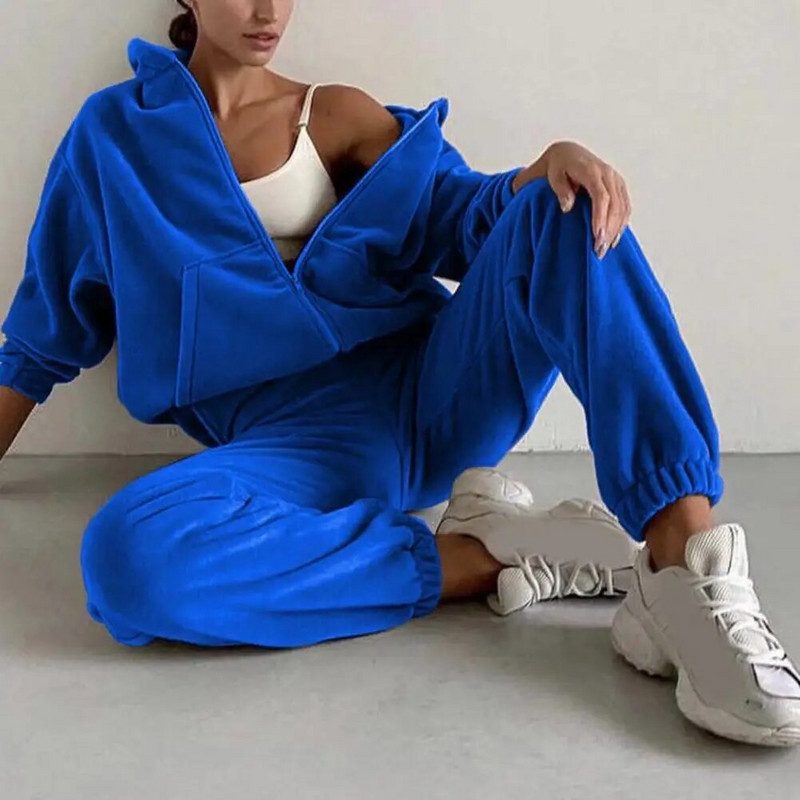 Divatos sportruházat, hidegálló női tréningruha, elasztikus derékú kapucnis, bő szabású női tréningruha, sportruházat