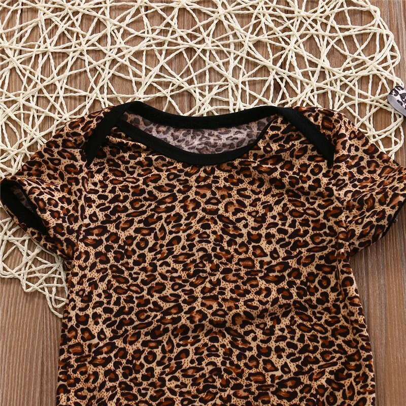 0-12 hónapos kislányoknak 3db ruhakészlet rövid ujjú, virágos leopárdmintás nadrágos csecsemő lányoknak hajpánt cipő ruhák lányoknak