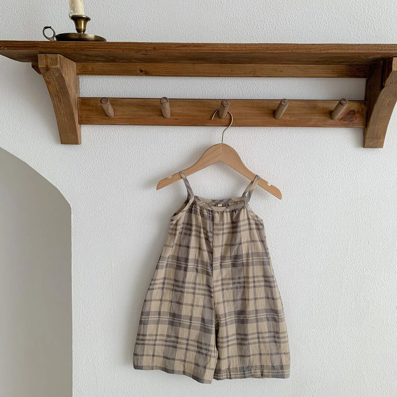 Nyári kockás jumpsuit gyerekeknek divatos bő sling nadrág fiúknak vékony, légáteresztő nadrág lányoknak pamut egyszerű nadrág egynemű
