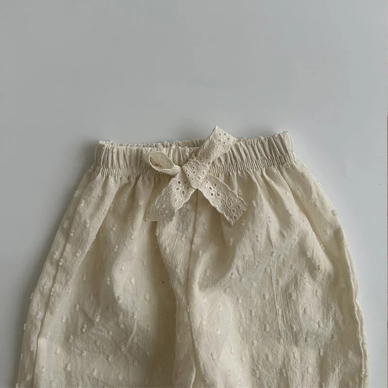 Tavasz és nyár lány csipkedekorációs masnis nadrágok baba bő virágos alkalmi nadrágok tipegő strapabíró sokoldalú vékony nadrágok lányoknak