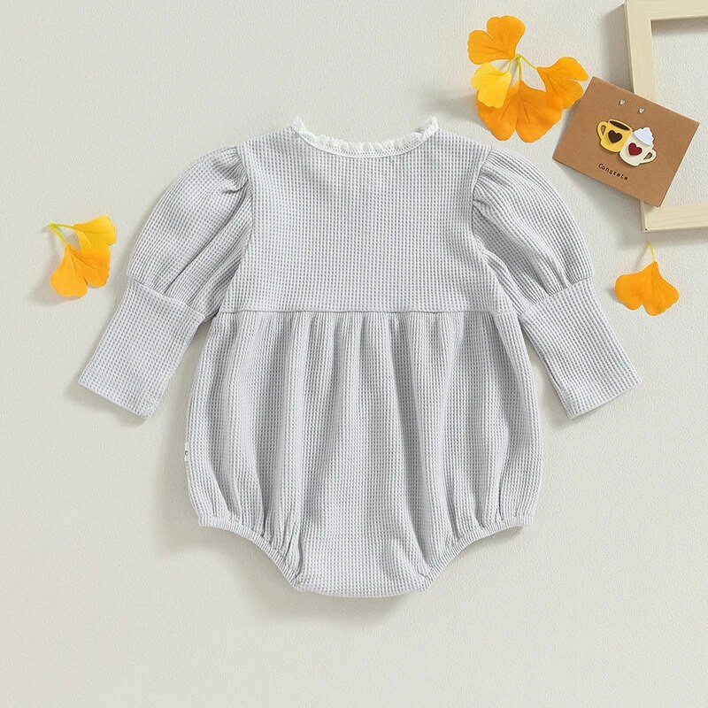 Csecsemő kislány, hosszú ujjú nyakú, csipke patchwork testruha hétköznapi használatra