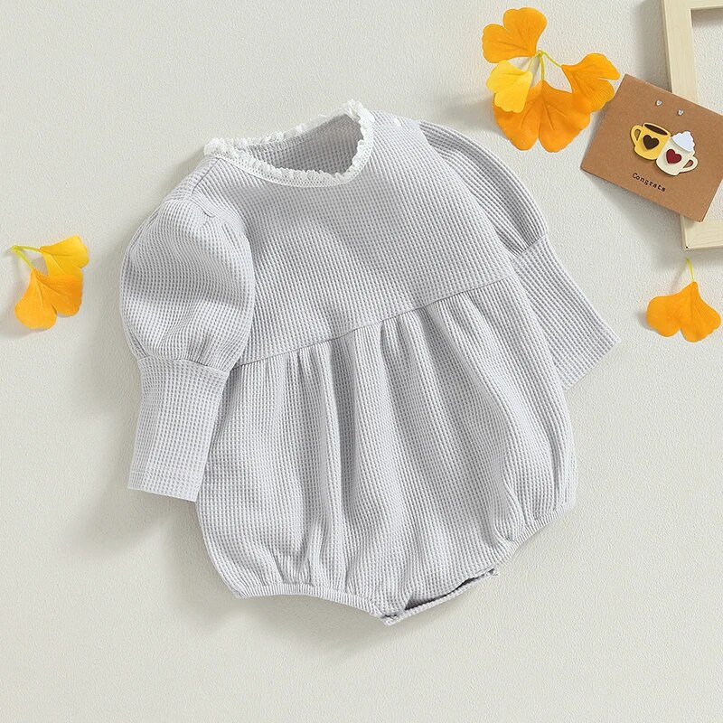 Csecsemő kislány, hosszú ujjú nyakú, csipke patchwork testruha hétköznapi használatra