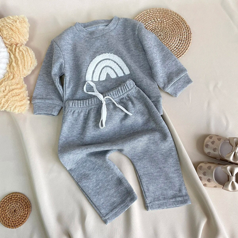 2023. Őszi Gyerekek Baba Lányok Fiúk Teljes ujjú szivárvány felső pulóver + nadrágok Tipegő Csecsemők Gyerekek Divatos ruhakészlet 2db 0-5Y
