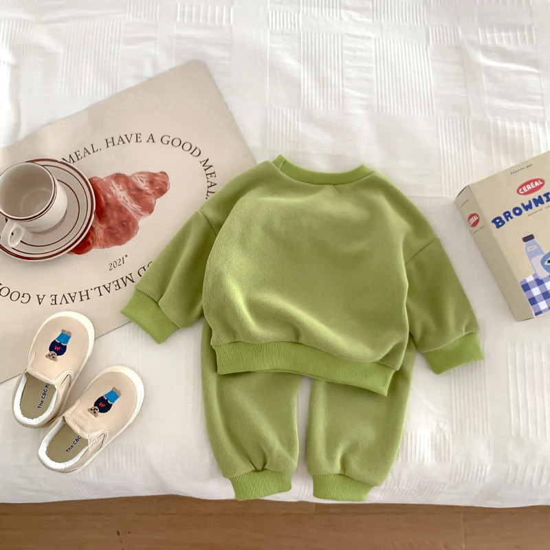 2023 őszi újdonság gyerekeknek, kisfiúknak, hosszú ujjú, bolyhos, betűs felső pulóverek + háremnadrág kisgyermek csecsemőruha szett, 2 db