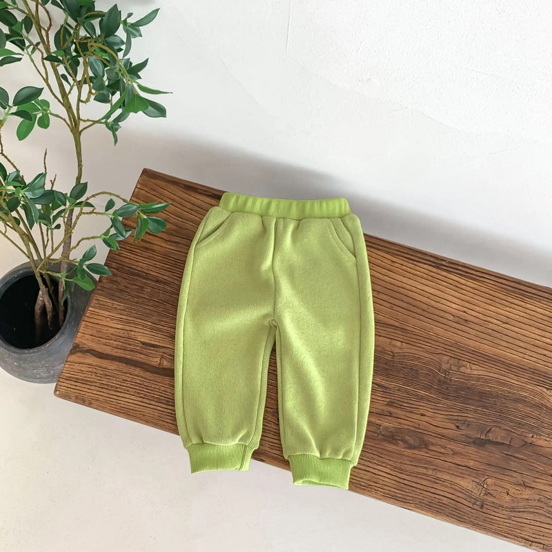 2023 őszi újdonság gyerekeknek, kisfiúknak, hosszú ujjú, bolyhos, betűs felső pulóverek + háremnadrág kisgyermek csecsemőruha szett, 2 db