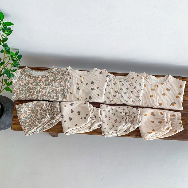 2023 Őszi Csecsemő Gyerek Lányok Teljes ujjú Egysoros Nyomtatott felső ing+nadrág Tipegő Gyerek Baba Gofri ruhakészlet 2db