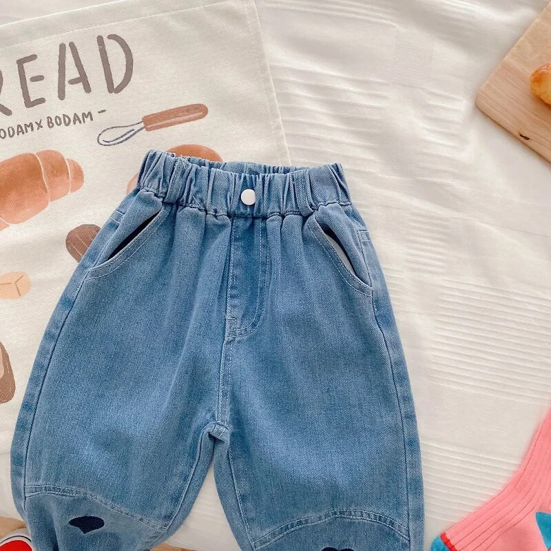 Gyermek lány farmer nadrág 1-7 éves kisgyermek gyerekeknek rugalmas derék, szív dizájn Teljes hosszúságú divatos farmer ruhák őszi ruhák