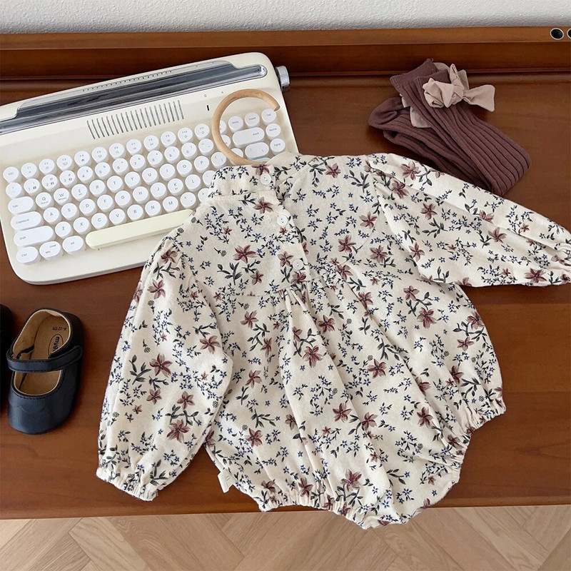 Bear Leader Baby Triangle Creeper Jesen 2023. Novi bodi za djevojčice sa slatkim cvjetnim printom i gumbima Bodi dugih rukava za 0-2 godine.