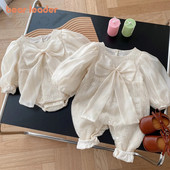 Bear Leader zīdaiņu bodijs 2023. gada rudens jaunajām meitenēm Sweet Bow žakarda bodijs ar garām piedurknēm.