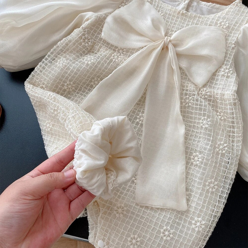 Bear Leader zīdaiņu bodijs 2023. gada rudens jaunajām meitenēm Sweet Bow žakarda bodijs ar garām piedurknēm.