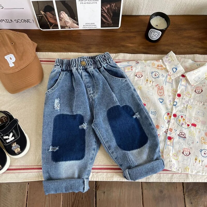 2023-as divatos gyermek farmernadrágok 1-7 éves korig tipegő gyerekeknek, rugalmas derékrész, laza, szakadt farmer nadrágnadrág ruhák őszi ruhák