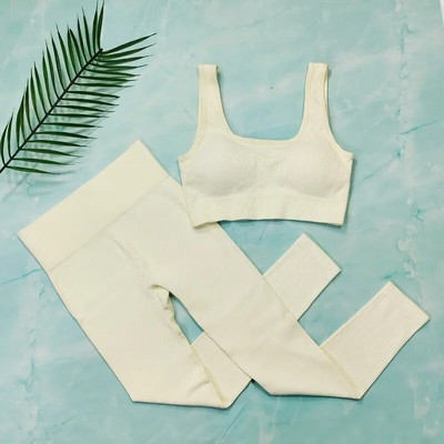 Naiste spordiülikonna joogakomplektid Õmblusteta soonikuga spordisäärikud fitness-treeninguks Riided naistele jõusaalikomplekt Kaheosalised riided