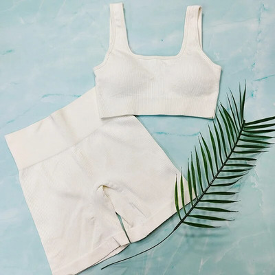 Naiste spordiülikonna joogakomplektid Õmblusteta soonikuga spordisäärikud fitness-treeninguks Riided naistele jõusaalikomplekt Kaheosalised riided