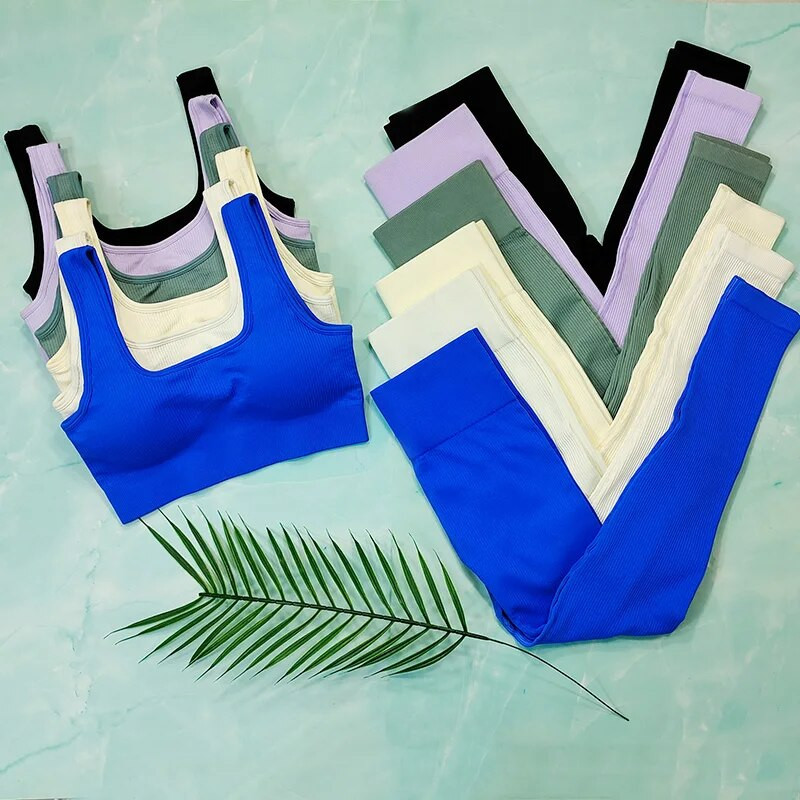 Naiste spordiülikonna joogakomplektid Õmblusteta soonikuga spordisäärikud fitness-treeninguks Riided naistele jõusaalikomplekt Kaheosalised riided