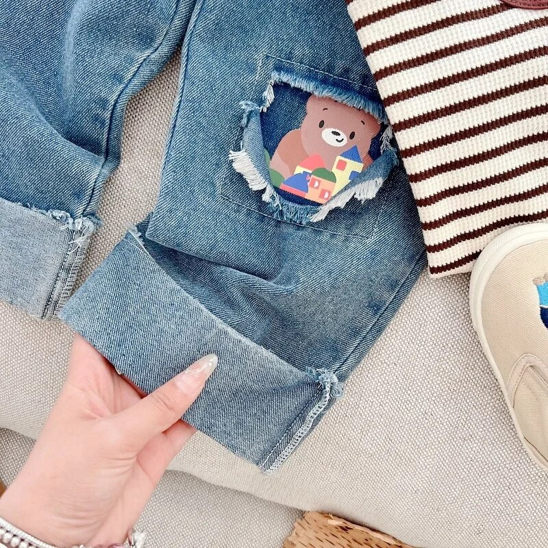 Modes Bērnu meiteņu džinsi 1–7 gadi Maziem bērniem elastīga vidukļa multfilma Lācis saplēsts džinsa bikses platas bikses rudens drēbes