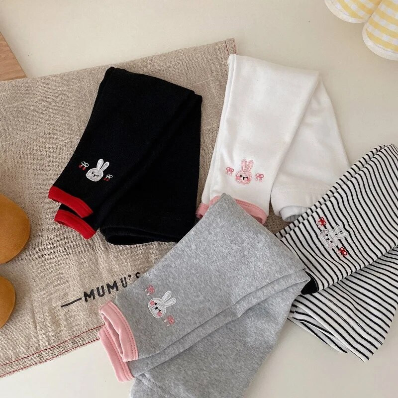 Jauki bērni, meitenītes stulpiņi 0–6 gadus veci bērni, elastīgs viduklis, multene, lācis, izšūtas zeķubikses, ikdienišķas, svītrainas biksīšu rudens drēbes