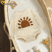 ma&baby 0-24M. Malo dijete, novorođenče, dječak, djevojčica. Kombinezon s uzorkom sunca. Odjeća s dugim rukavima. Jesensko proljeće.